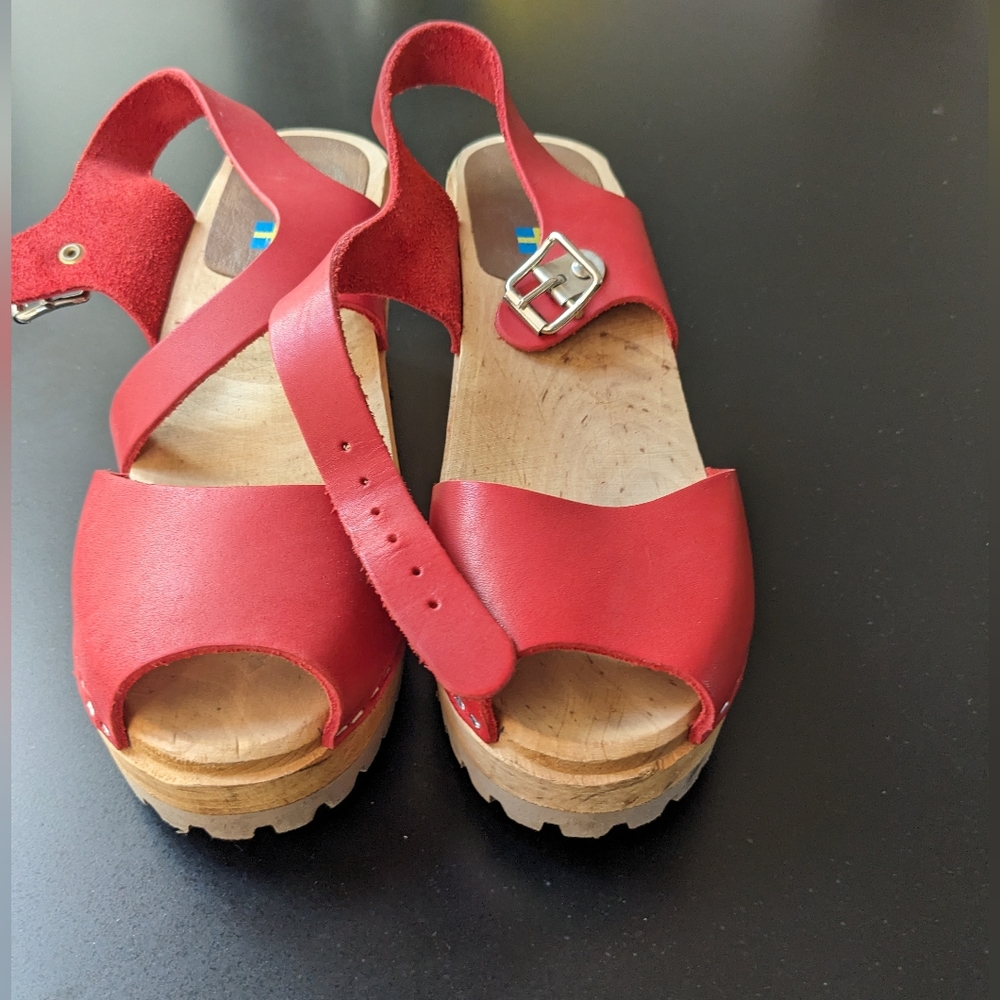 MIA Greta red leather clogs size 38, used in great condition!